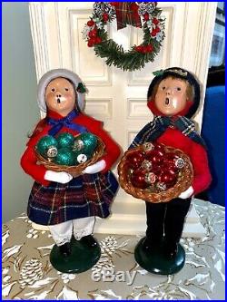Byers Choice Caroler Boy & Girl With Christmas Tree And Glass Ornaments