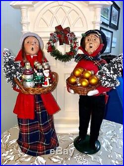 Byers Choice Caroler Man & Woman With Christmas Tree And Glass Ornaments