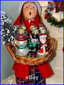 Byers Choice Caroler Man & Woman With Christmas Tree And Glass Ornaments