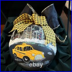 Natalie Sarabella New York 2005 Handpainted Glass Taxi Round Christmas Bauble