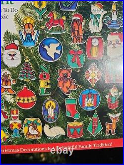 RARE! Makit & Bakit Stained Glass Suncatchers 40 Piece Christmas Ornament Kit